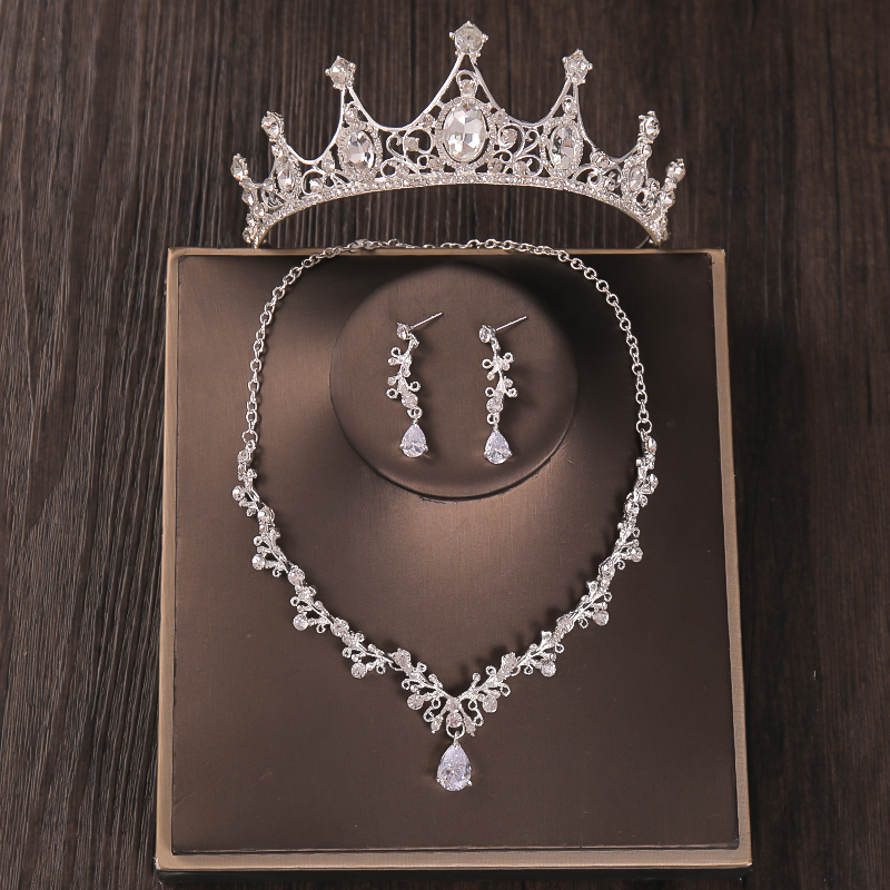 Bride Headwear Crown Three Piece Set Vintage Palace Bride Zircon Earrings Crown Set European and American Wedding Necklace Earrings Wedding Accessories