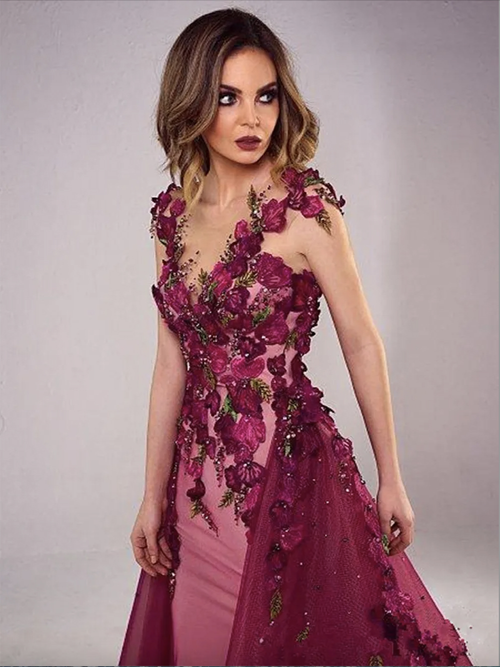 Nowe sukienki wieczorowe Tony Chaaya z odłączonym pociągiem Burgundowe Krzyki Suknie Promowe Suknie Zakładowe Suknie Luksusowe