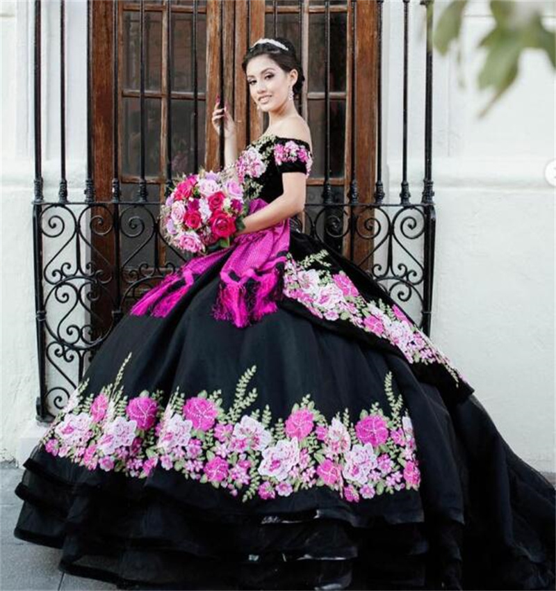 Ball Hown Черное свадебное платье 2023 Элегантное готическое испанское церковное свадебные платья от плеч цветов с бисером средневекового костюма невеста Принцесса Впиндо де Нойва фантазия