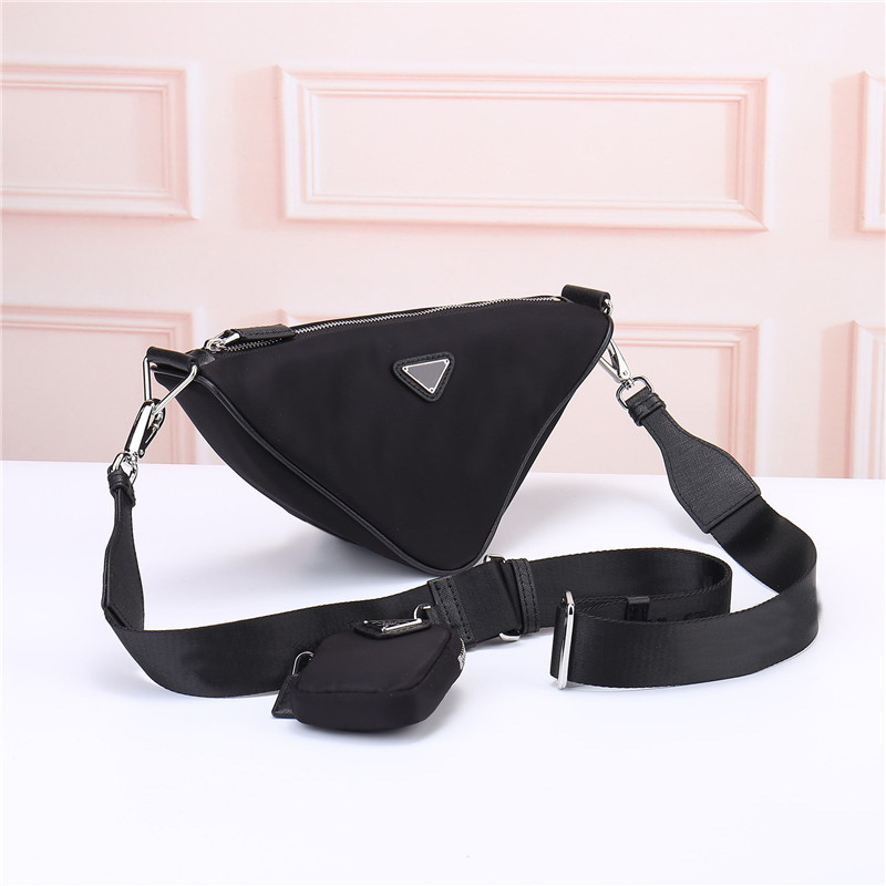 Global gratis leverans Klassisk lyxuppsättning Canvas Cowhide Triangle Shoulder Bag 1190 Bästa produktremmen liten plånbokstorlek 27 cm 20 cm