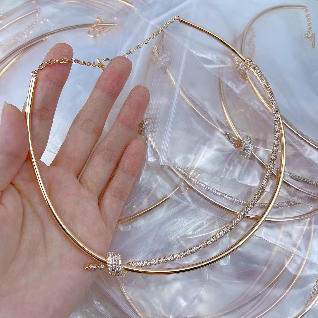 Ожерелье дизайнерское подвесное ожерелье ювелирные изделия из бриллиантовое золотое колье жесткое кольцо Классическое бриллиантовое воротник титановый украшение оптом