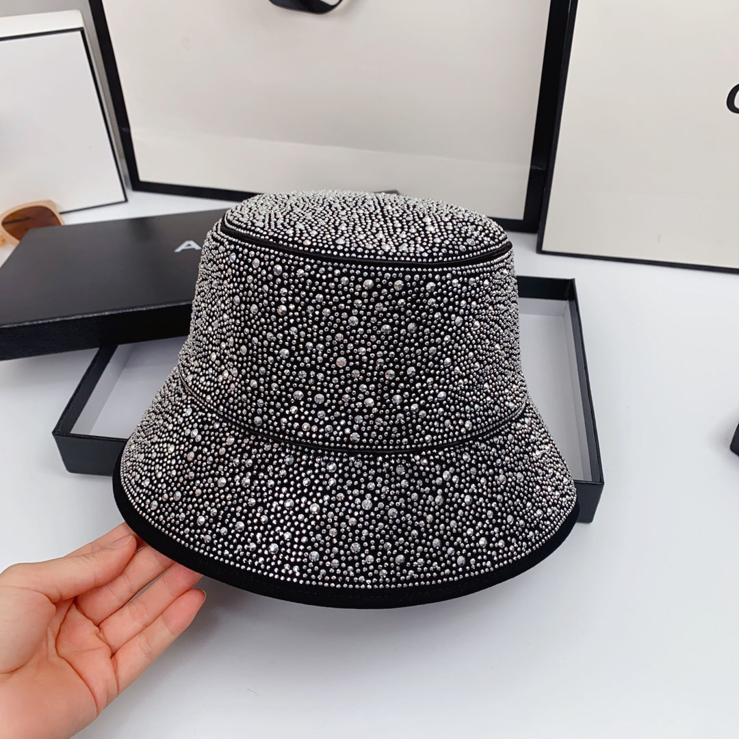 Damski luksusowy designerski kapelusz typu Bucket letnie wakacje podróże randki woda diament inkrustowane trójkąt metalowe litery kapelusze z szerokim rondem
