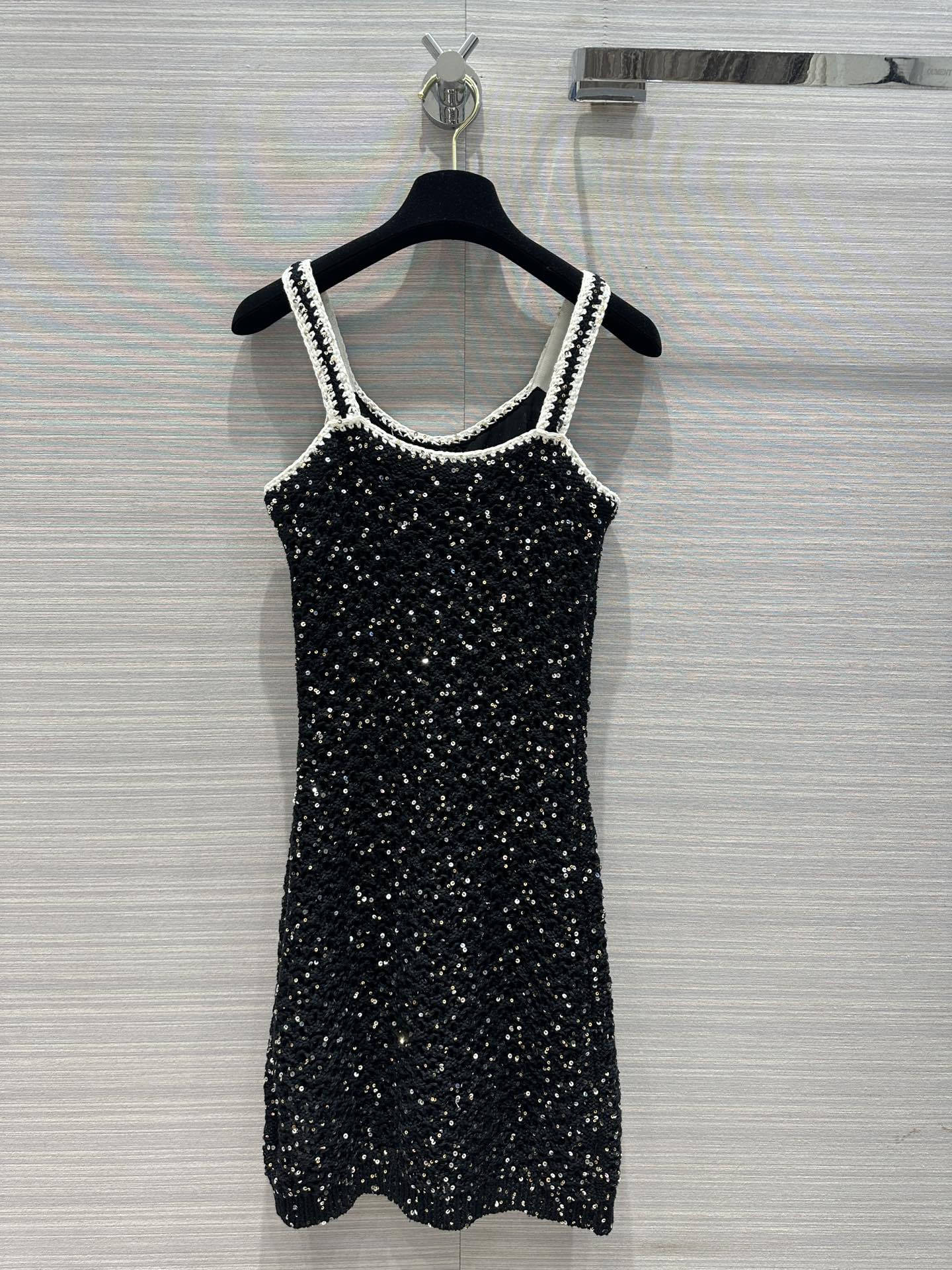 Spring Summer Black Contrast Trim Knitted Sequins Dress Spaghetti Strap Scoop Neckline Double Pockets Short Casual Dresses D3W14427