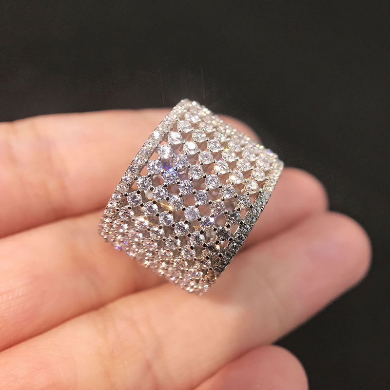 Shinning Diamond Finger Ring 925 Silver Female Party Accessories with Exquisite Design Gorgeous Jewelry for Wedding Ceremony