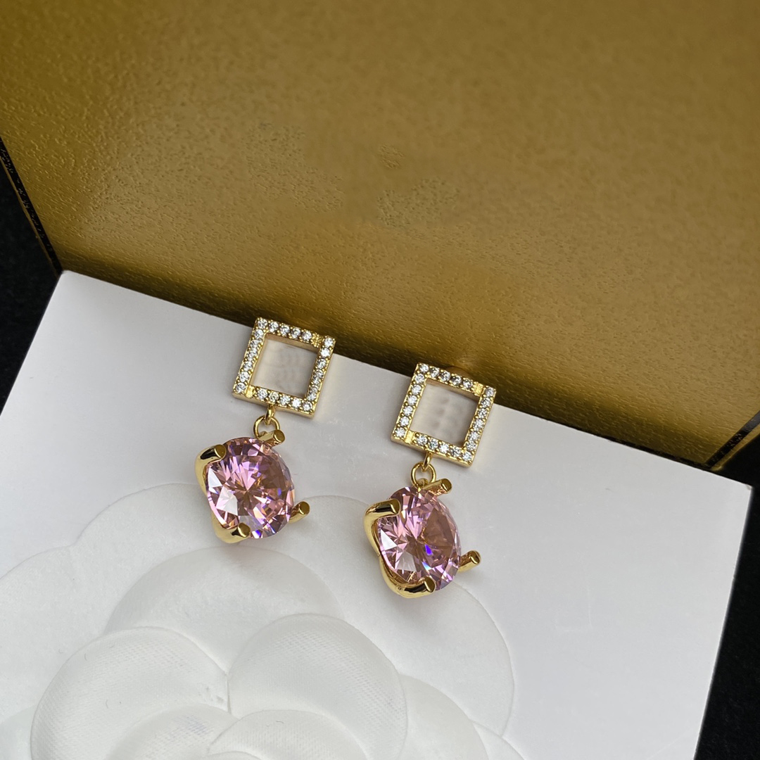 Masowe złoto mosiężne litera f Pindant Pink Diamond Ear Stud for Women Charm metal oświadczenie biżuteria punkowa akcesoria