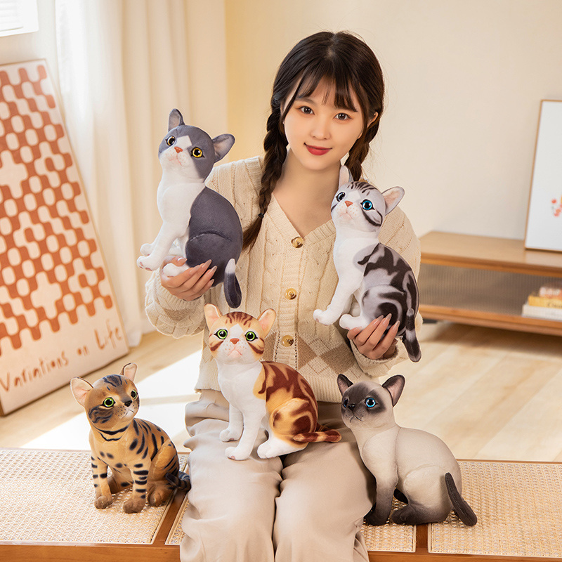 ぬいぐるみのようなシャム猫のぬいぐるみおもちゃシミュレーションアメリカンショートヘアのかわいい子猫ペットおもちゃの家の装飾ギフト女の子のためのギフト