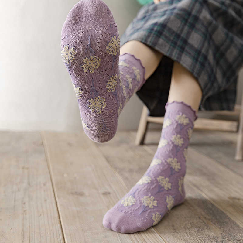Sokken kousen Japans schattige ruches stijl bloem borduurwerk lange sokken vrouwen solide kleur harajuku retro crew socks p230517