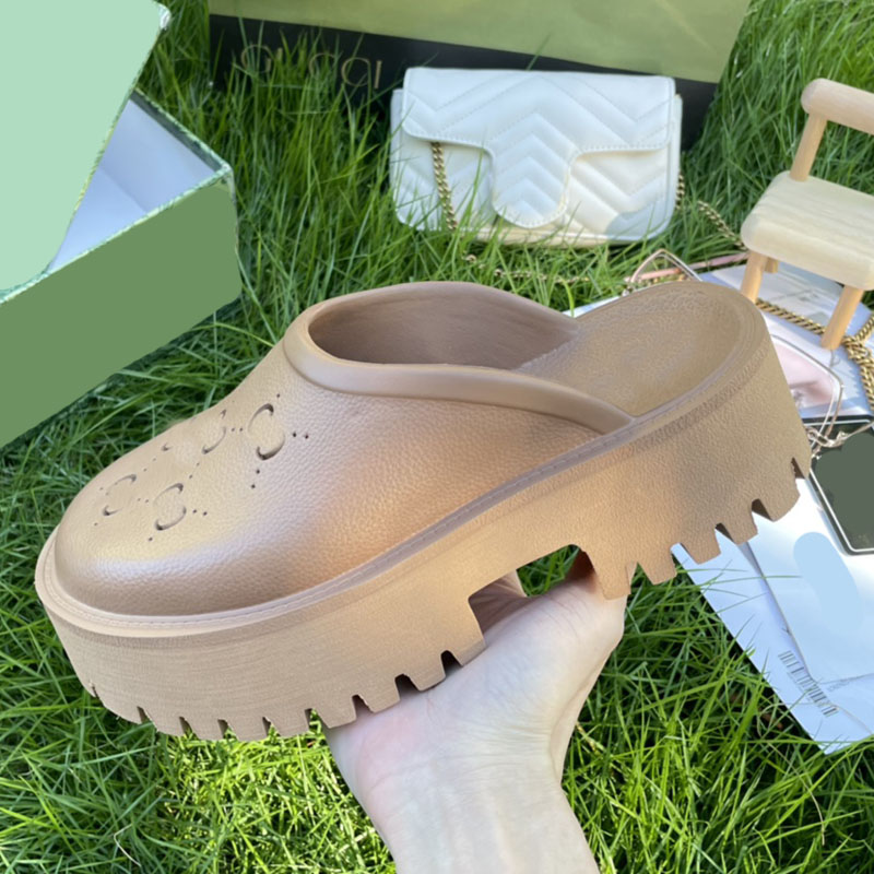 Sandalias de diseñador Zapatillas de suela gruesa de lujo Patrón hueco Material de goma Sandalias de color caramelo Caja plana con cordones