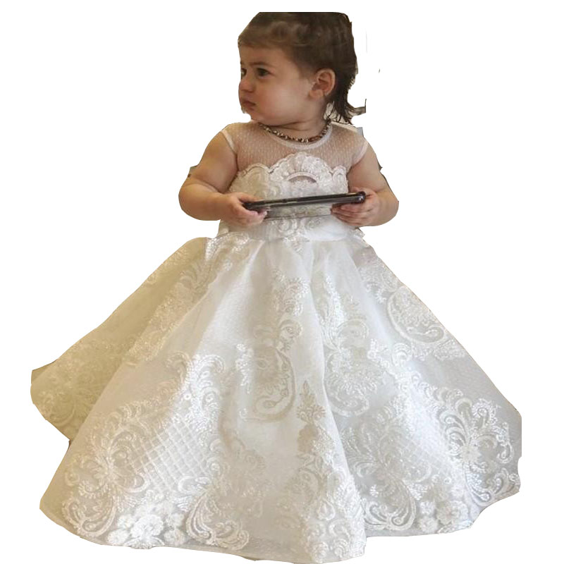 2023 Lovely Flower Girls Dresses For Wedding Ivory White Lace Appliques Sweep Train Sleeveless Floor Length Children Kids Party Communion Gowns Jewel Neck Illusion