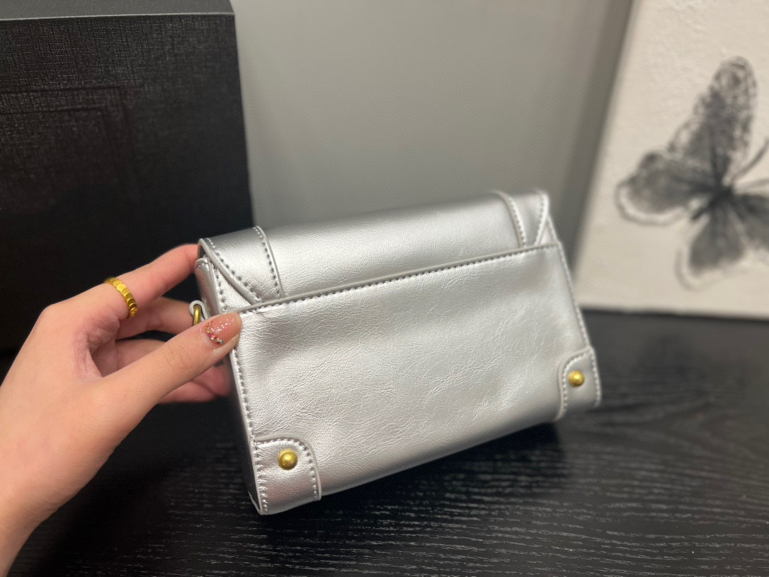 Bolsa de crossbody de case de couro verdadeiro elegante para mulheres de grande capacidade clássica saco de lúculo de luxo com lodos de designer de designers de designer de metal Id Michafl_kops