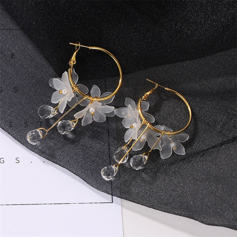 Coréen blanc acrylique fleur boucles d'oreilles faites à la main femmes mode longues boucles d'oreilles suspendues cristal femme mariage boucle d'oreille bijoux de fête