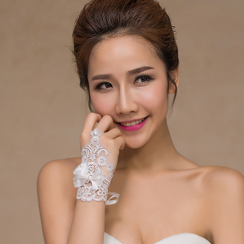 ST-0029-A Étiquette de gant de mariage Blanc Gant court Noeud avec dentelle de diamant Doigt ouvert Belle robe de mariée Accessoires