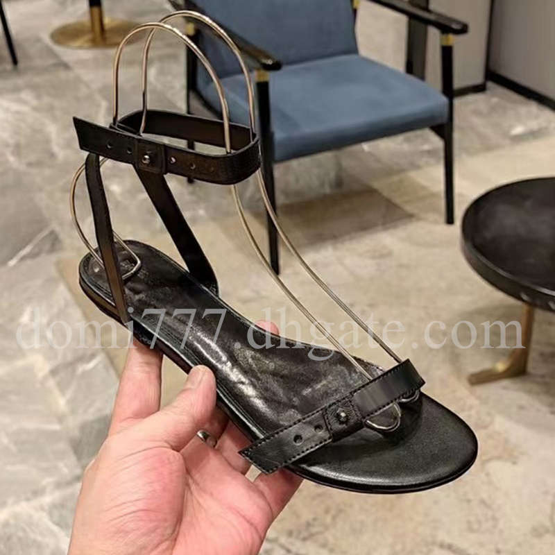 En kaliteli moda kadın düz deri sandaletleri leter logosu yaz sandaletleri eu35-42
