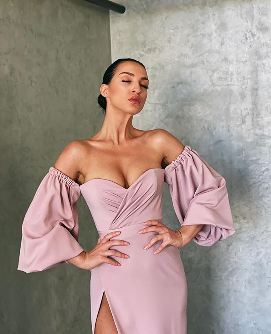 Robes de bal en Satin rose poussiéreux simples longues grande taille hors de l'épaule robes de soirée formelles avec robe de soirée haute fendue 2022