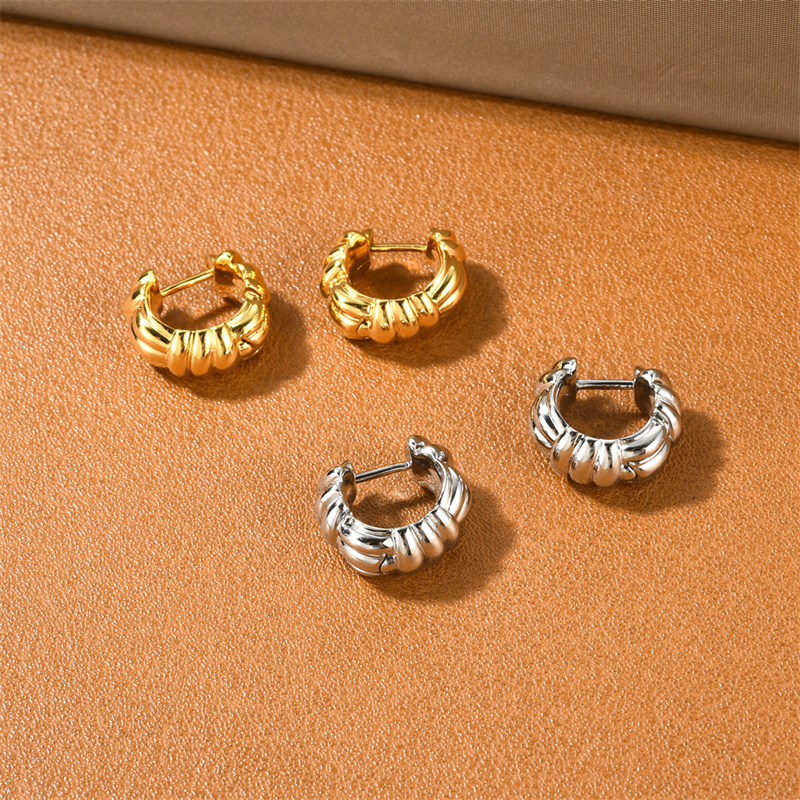 2023 nouvelles boucles d'oreilles en métal tissé Vintage pour femmes bijoux de charme de mode Simple français