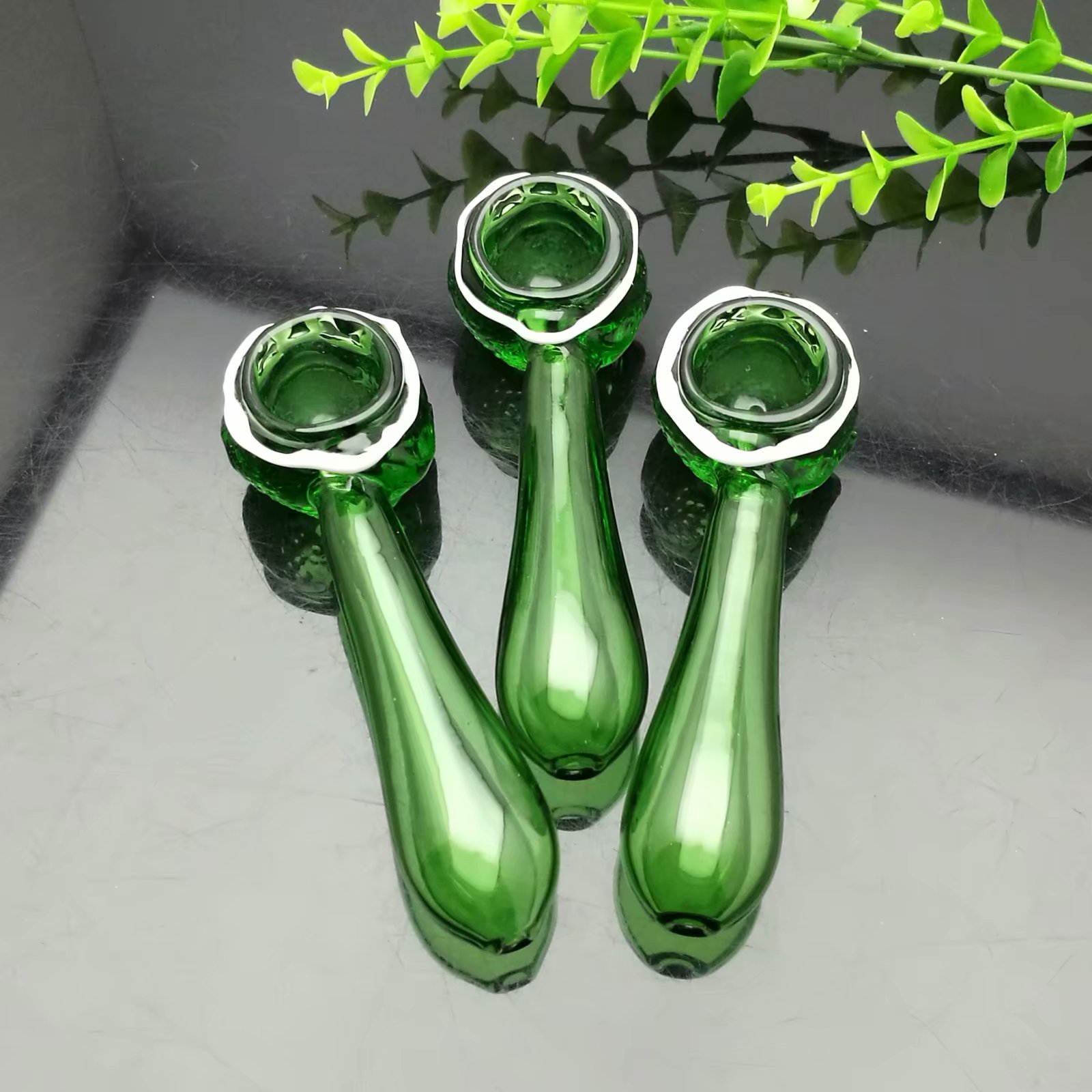 유리 파이프 흡연 제조 수제 물 담뱃대 녹색 뱀 모양 유리 파이프