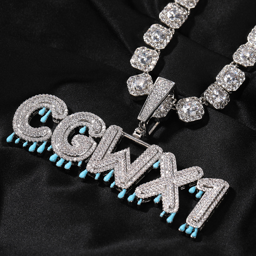 Hip Hop A-Z Nome personalizado Letras Números de colares pendentes Drop Oil Glow à noite