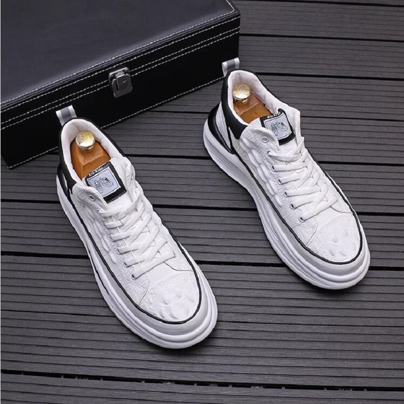 Scarpe casual sportive traspiranti da uomo di moda personalità di tendenza versione coreana scarpe da tavola giovani con suola spessa sneakers marea D2H52