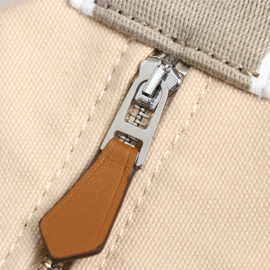 Högkvalitativ lyxdesigner Påsar tvättväska lunchlåda väska handväska tygmaterial broderi process kvinnors väska crossbody väska på väska modeväska