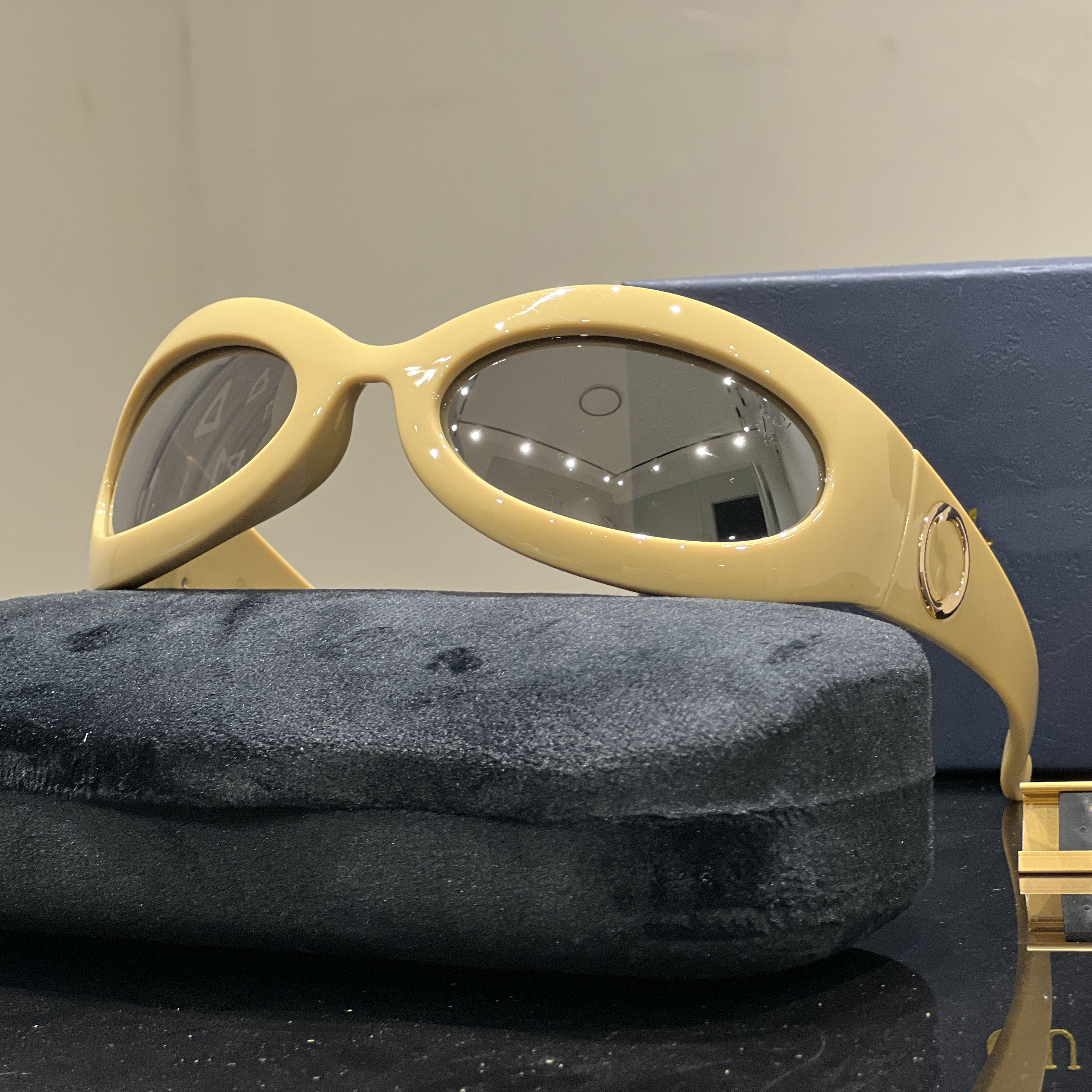 Kadınlar için tasarımcı güneş gözlüğü güneş gözlüğü lüks UV koruma güneş gözlüğü kıdemli Kadınlar Için Gözlük Gözlüğü gözlük çerçevesi Vintage Metal Güneş Gözlükleri iyi bir hediye