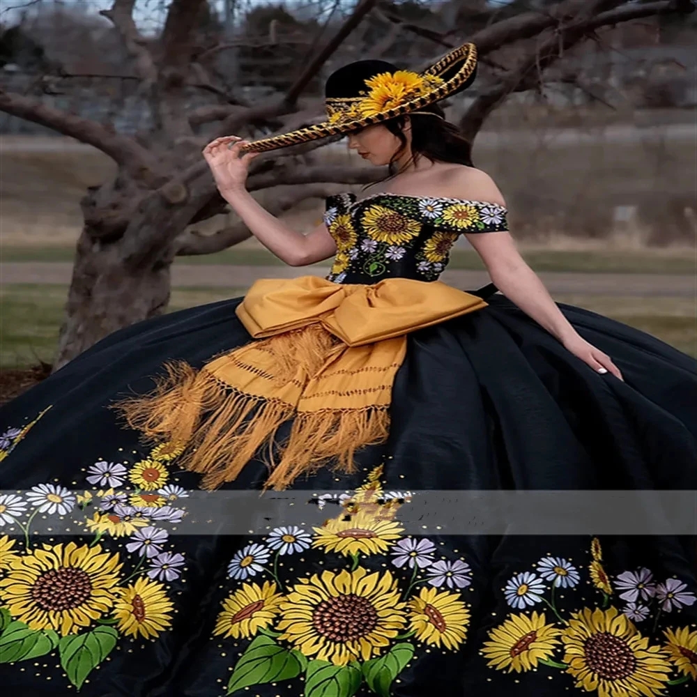 Черные вышитые кружевные платья Quinceanera 2023 от плеча мексиканские кружевные выпускные платья для Sweet 15 16