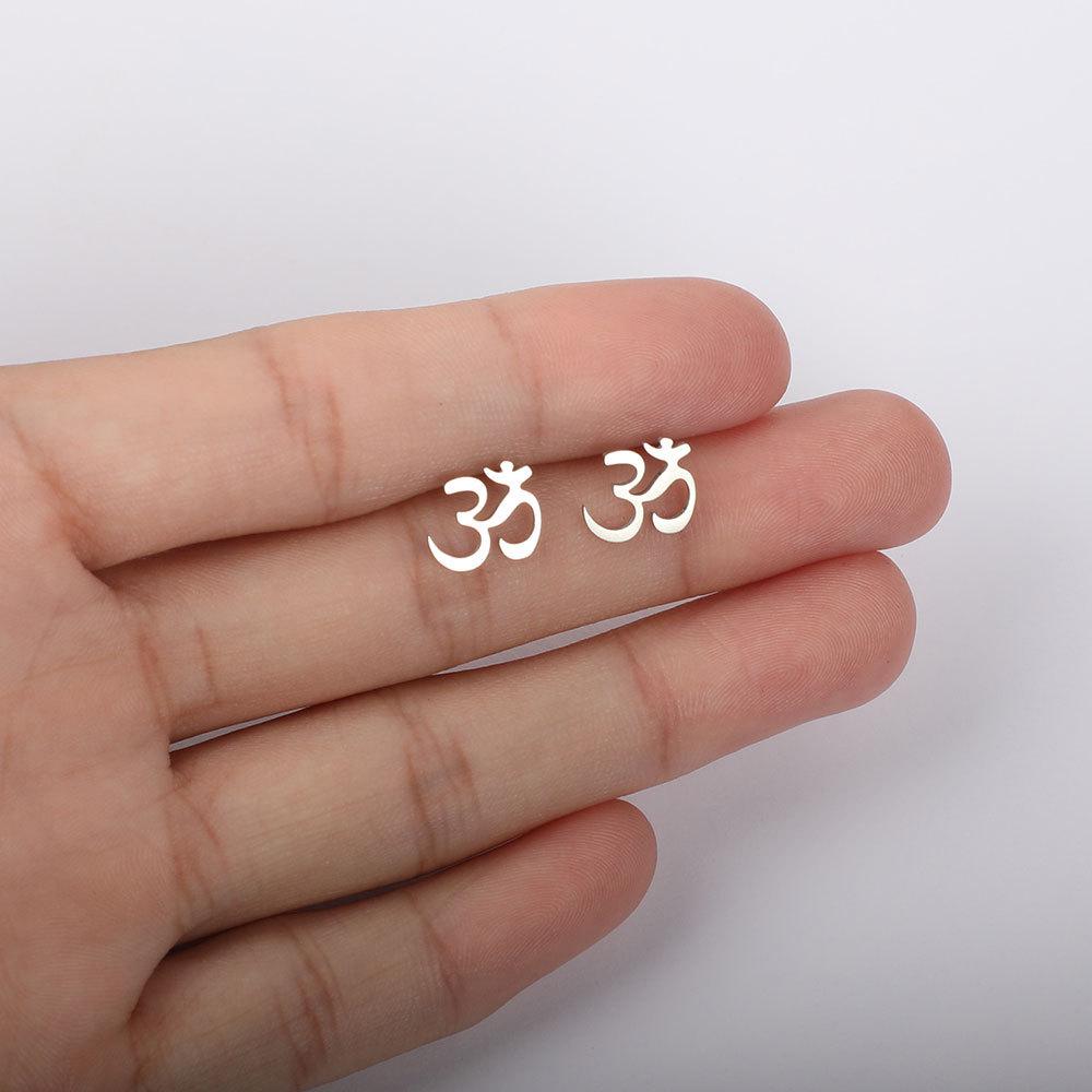 Stud 10 par pequeño OM letra Yoga símbolo pendiente de tuerca de acero inoxidable para mujer AUM hinduismo pendientes joyería Piercing