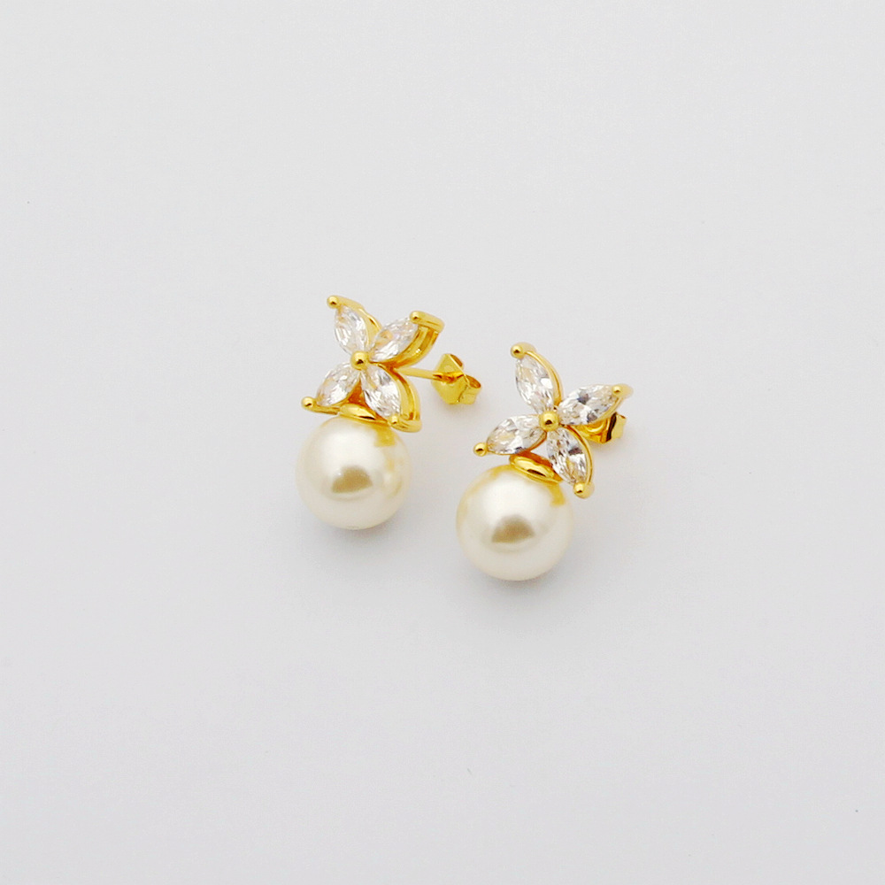 Kvinnor Design Luxury Stud Four Leaf Flower Earrings White Pearl T Letter 3 Färger Rostfria smycken