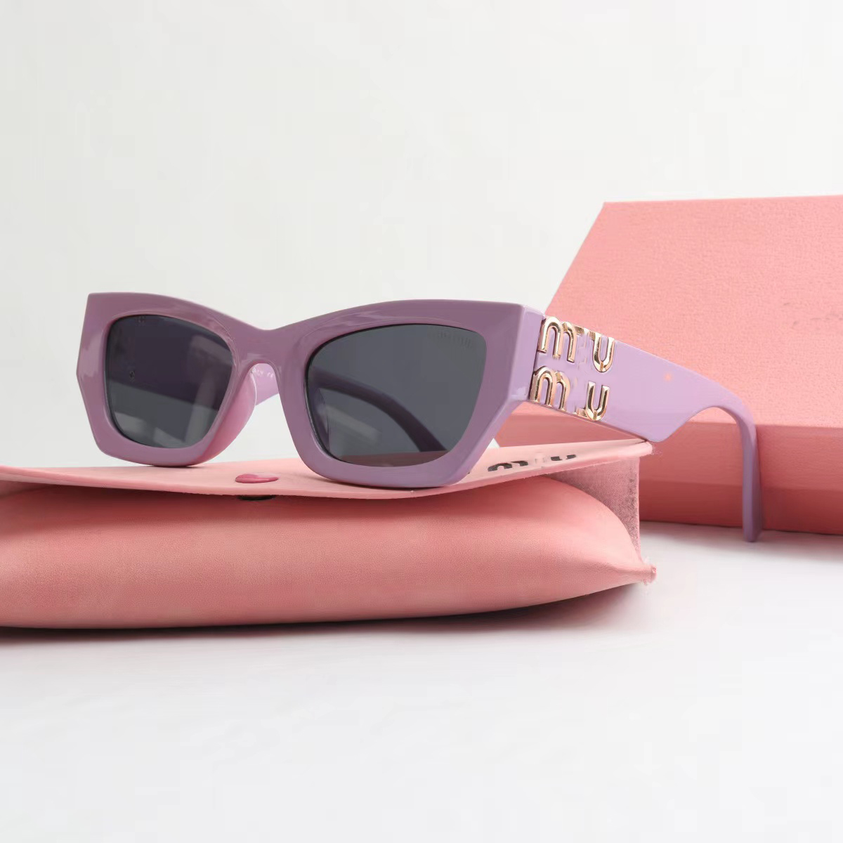 Солнцезащитные очки Miu Овальная оправа Солнцезащитные очки Miu Дизайнерские женские радиационно-стойкие индивидуальные мужские очки в стиле ретро Высококачественный высокий внешний вид