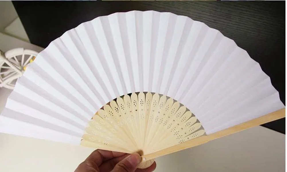 Party Favor Frakt i lager Hot Selling White Bridal Fans ihåliga bambuhandtag Bröllopstillbehör Fans Parasoler Gratis frakt