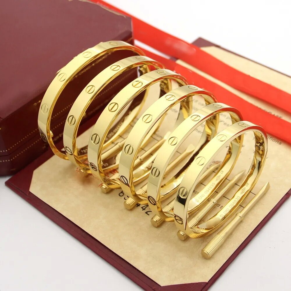 Love Bangl Bangle 18K Gold Armband Mens for Woman Designer 16 17 18 19cm T0p Kvalitet Högsta Counter Quality Fashion Luxury Classic Style Anniversary Gift