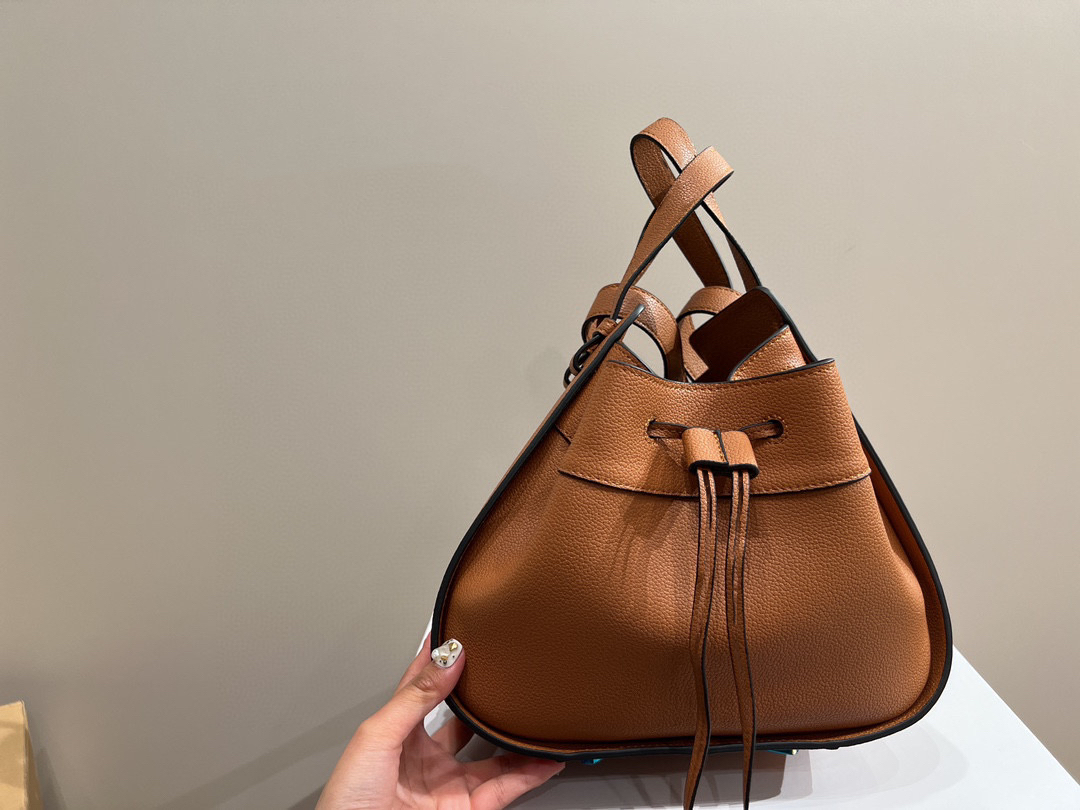 Luxury Hammock genuine leather bucket bag with hand sewn drawstring bag for women's shoulder bag, large capacity commuting designer bag ID michafl_kops