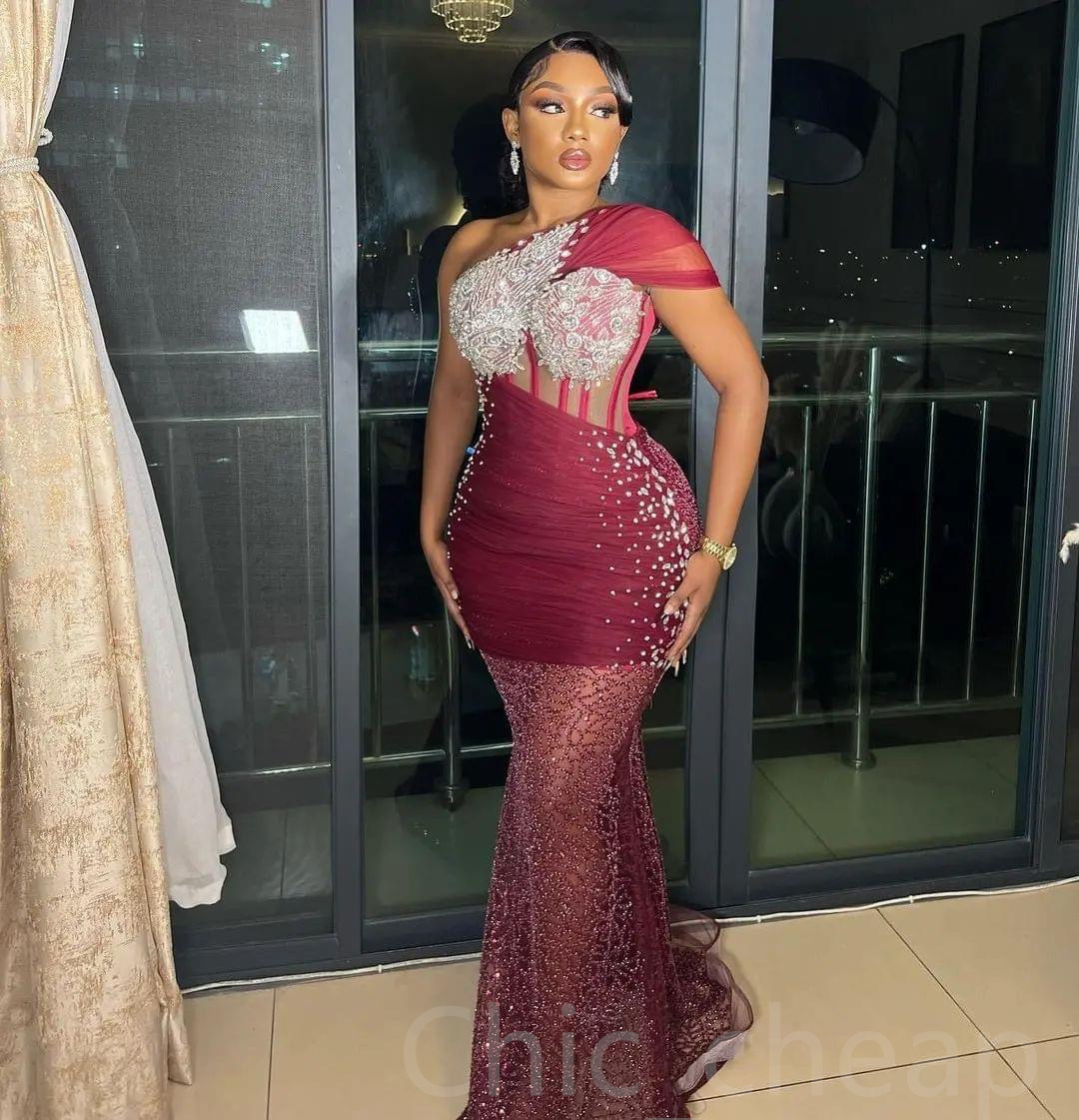 2023 Maj Aso Ebi Bourgogne Mermaid Prom Dress Lace Pärled Crystals Evening Formal Party Second Reception Födelsedagsförlovningsklänningar Klänning Robe de Soiree ZJ306