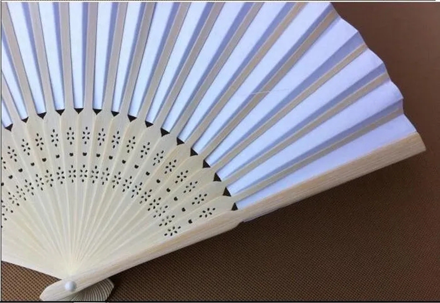 Party Favor Frakt i lager Hot Selling White Bridal Fans ihåliga bambuhandtag Bröllopstillbehör Fans Parasoler Gratis frakt