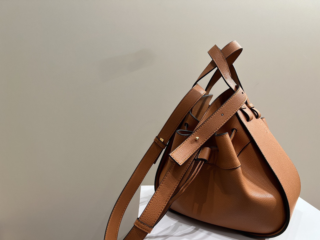 Luxury Hammock genuine leather bucket bag with hand sewn drawstring bag for women's shoulder bag, large capacity commuting designer bag ID michafl_kops