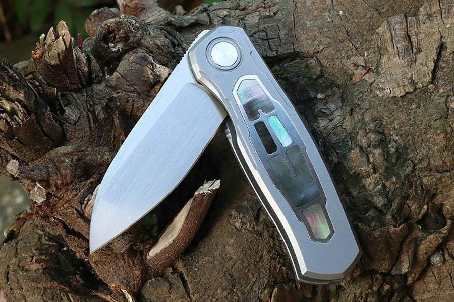 Ny ankomst M6721 Flipper Folding Knife CPM-20V Satin Blade CNC CT4 Titanium/ Abalone Shell Handle Ball Bearing Fast Open EDC Pocket Knives