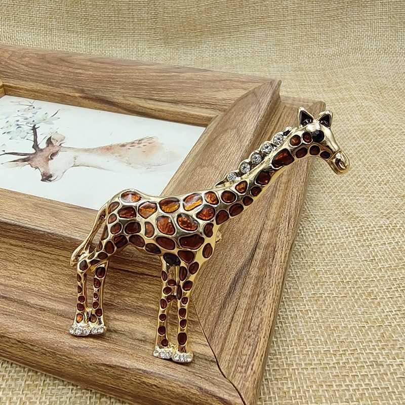 Broches Broches Exquis Créatif Girafe Strass Pépinière Femmes Écharpe En Soie Vêtements Pépinière Pin Accessoires G220523