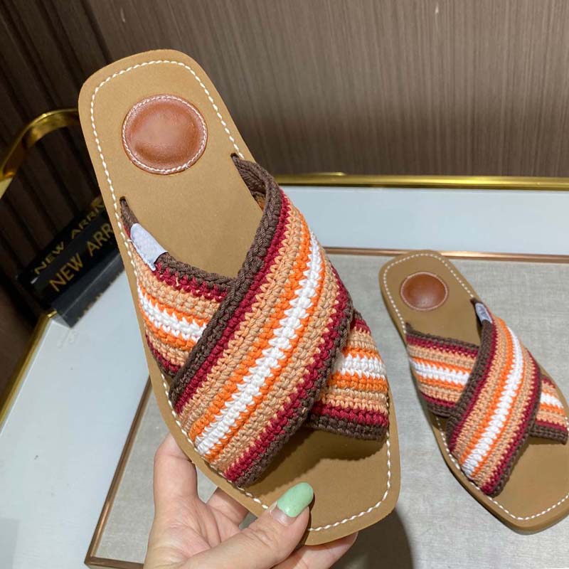 Famosi sandali con diapositive Pantofole di tela di design Sandali da donna Woody Mule Sandels piatti Scivoli Scarpe da donna Cappotto da spiaggia Sandali Pantofole da donna di lusso