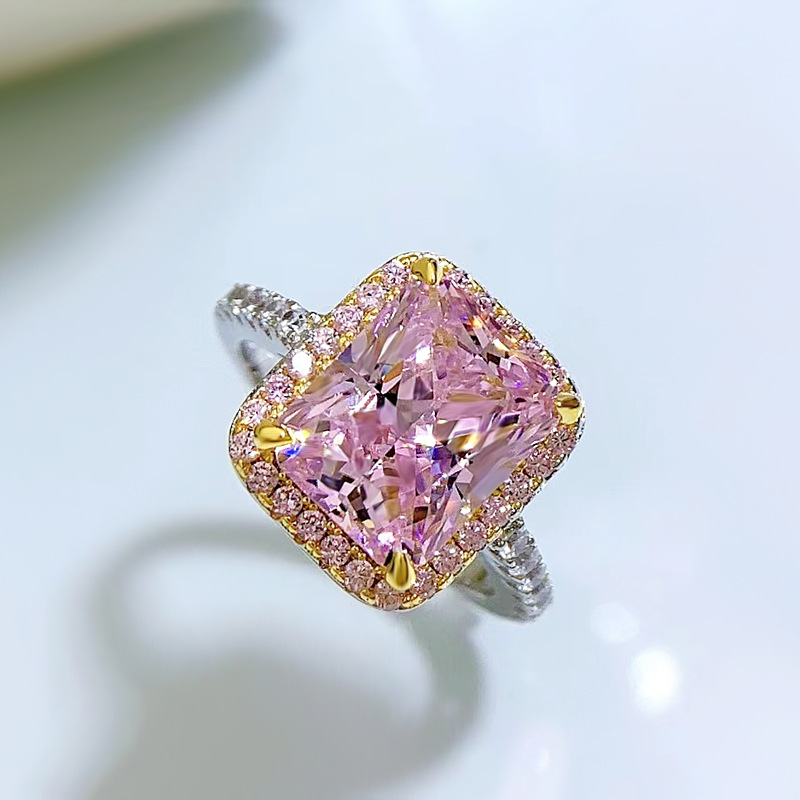 Radiant Cut Pink Diamond Ring 100% Реал 925 Серебряный серебряный серебряный обручальные кольца для женских свадебных ювелирных украшений.