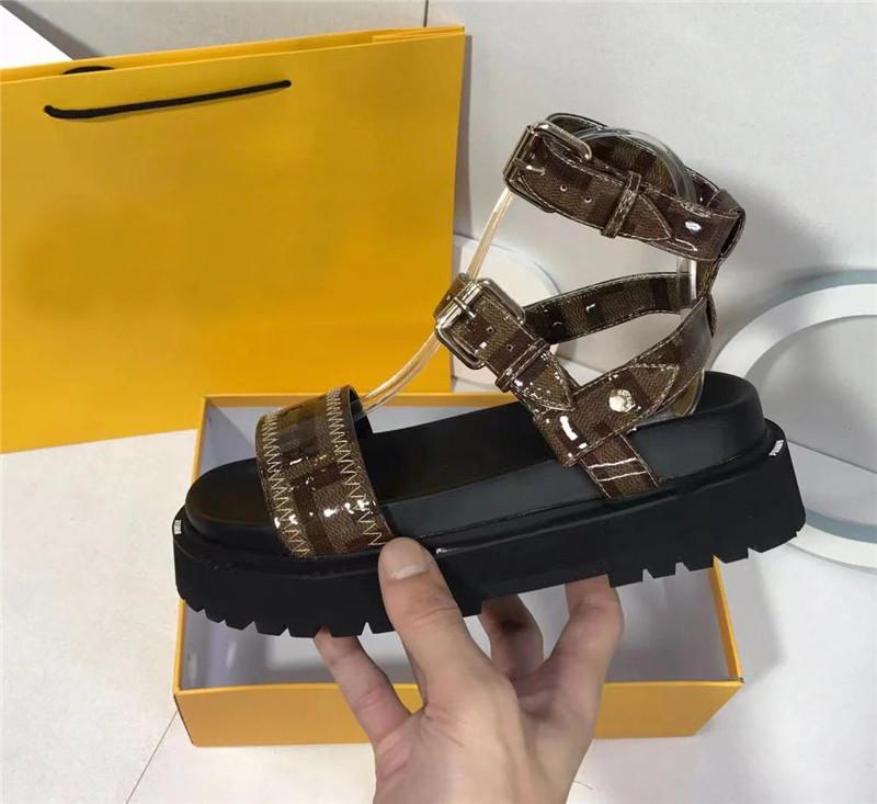 Designer dames sandalen nieuwe zomerstijl spons cake dikke zool gesposte modieuze casual schoenen veelzijdige kleur bijpassende damesschoenband box