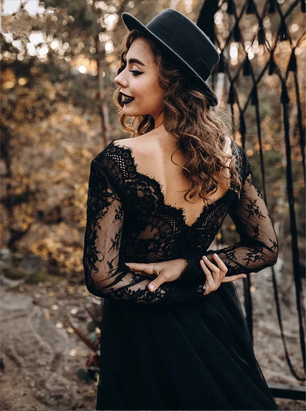 Vintage Gothic Black A Line Wedding Dresses With Long Sleeves Sexy Deep V Neck Open Back Bridal Gowns Lace Court Train Bride Second Reception Dress Plus Size