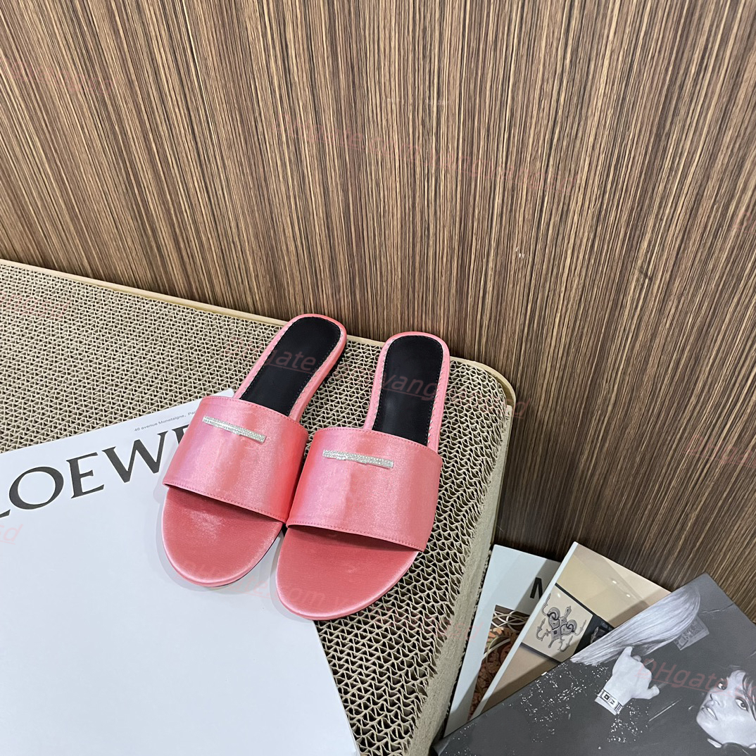 Toppkvalitetsdesigners Kvinnor Sandaler Stämplade präglade läder Slides Luxury Flat Flip Flops Crocodile Mönstrade läder tofflor Summer Beach Slide