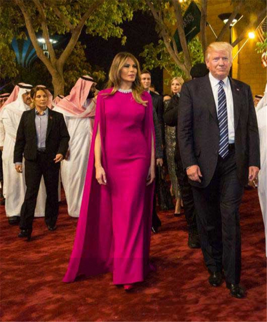 2023 Fuchsia Arabische Promi-Abendkleider mit Cape bodenlangen Dubai-Roter-Teppich-Kleid-Abschlussball-Kleider Perlen-Party-Kleider