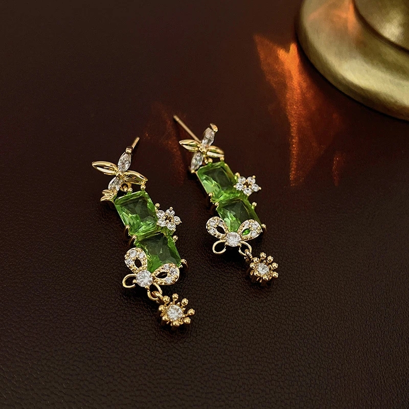 Luxe transparante groene kristallen druppel oorbellen Micro Pave Zirconia Bloemvlinder Bamboo Design sieraden oorstukken