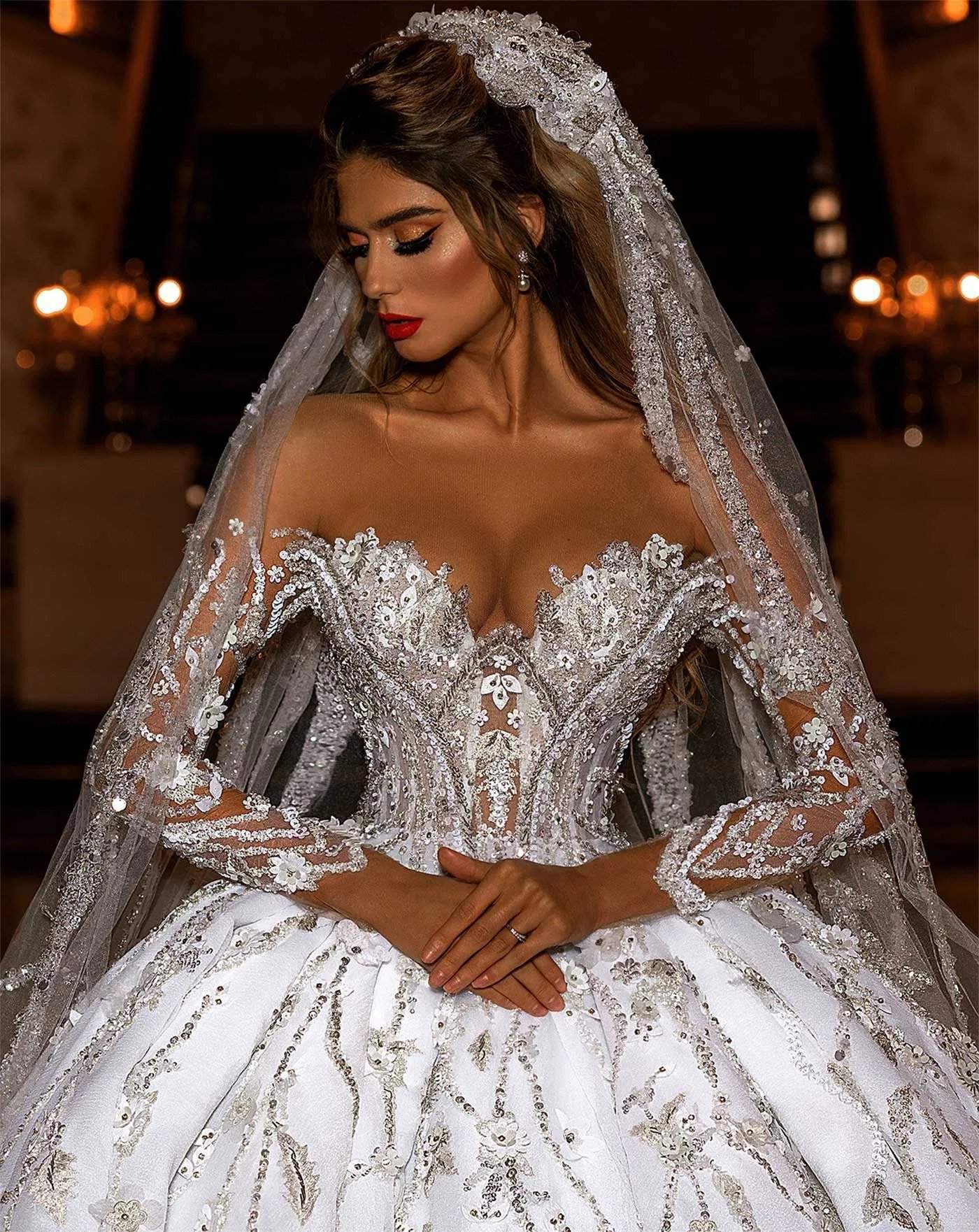 Şaşırtıcı Dubai Suudi Arabistan Balo Gown Gelinlik Uzun Kollu Lüks Kristal Sizli Katedral Tren Vestidos Türk Fas Kilisesi Gelin Gowns Cl2298