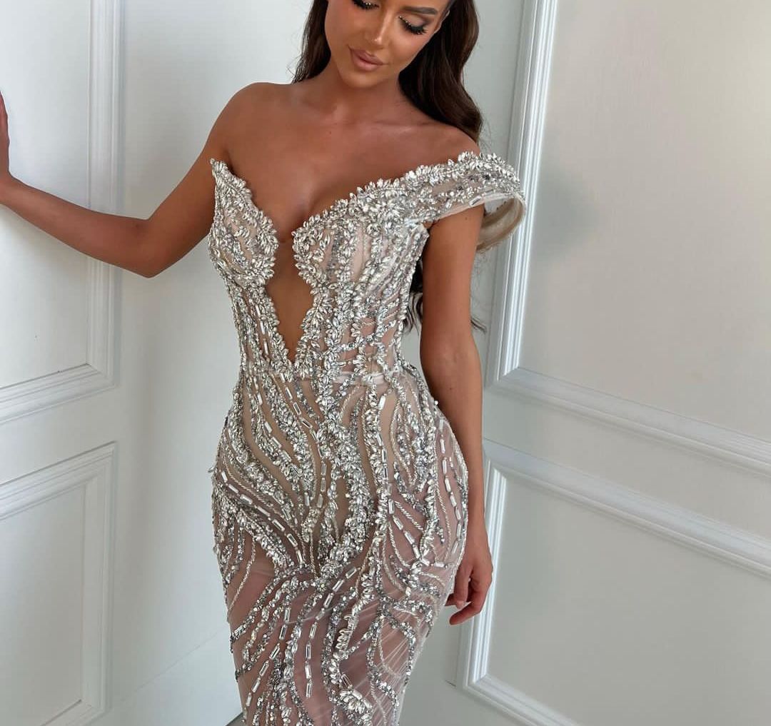 Sexy Sirène Robes De Bal Sans Manches Col En V Une Épaule Appliques Paillettes Perlées 3D Dentelle Longueur De Plancher Diamants Perle Robe De Soirée Robes De Mariée Plus La Taille Sur Mesure