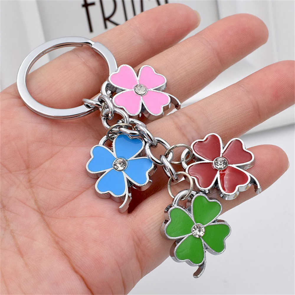 Keychains Metal Creative Green Four Three Leaf Grass Keychain Charm Lucky Keyholder Gift Women's Bag Decoration Key Accessories G230526