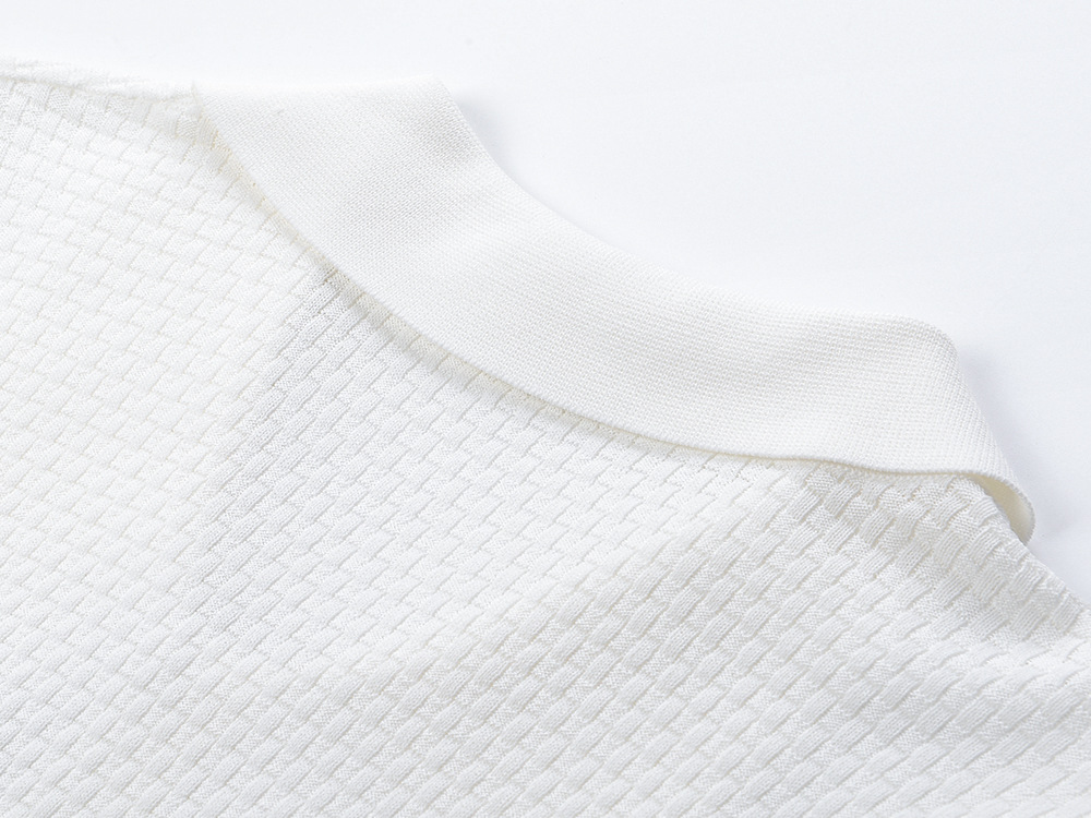 509 2023 활주로 여름 브랜드 같은 스타일 스웨터 짧은 슬리브 풀오버 목걸이 흰색 검은 패션 의류 고품질 여성 Yl