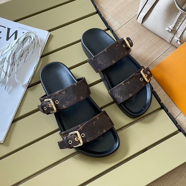 Designer-Hausschuhe aus Leder für Damen, flache Pantoletten, coole, mühelos stilvolle Slides, 2 Riemen mit angepassten goldenen Schnallen, Sommer-Slipper