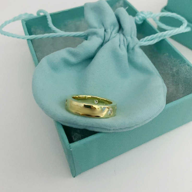 Designer original Tiffays S925 Silver Ring Pan Tinge Three Diamond Simple e Versátil Personalizado Menções Mulheres Casamento Dia dos Namorados Presente