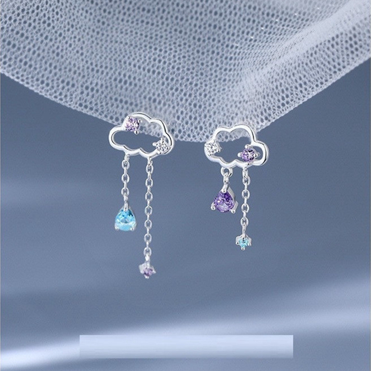 Fashion Charm Asymetryczne Cloud Ear Studs for Women Crystal cyrkon długi łańcuch frędzki na imprezę biżuterii Pendientes